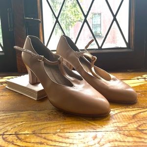 Capezio Jr. Footlight T-Strap Character Shoe (Caramel)